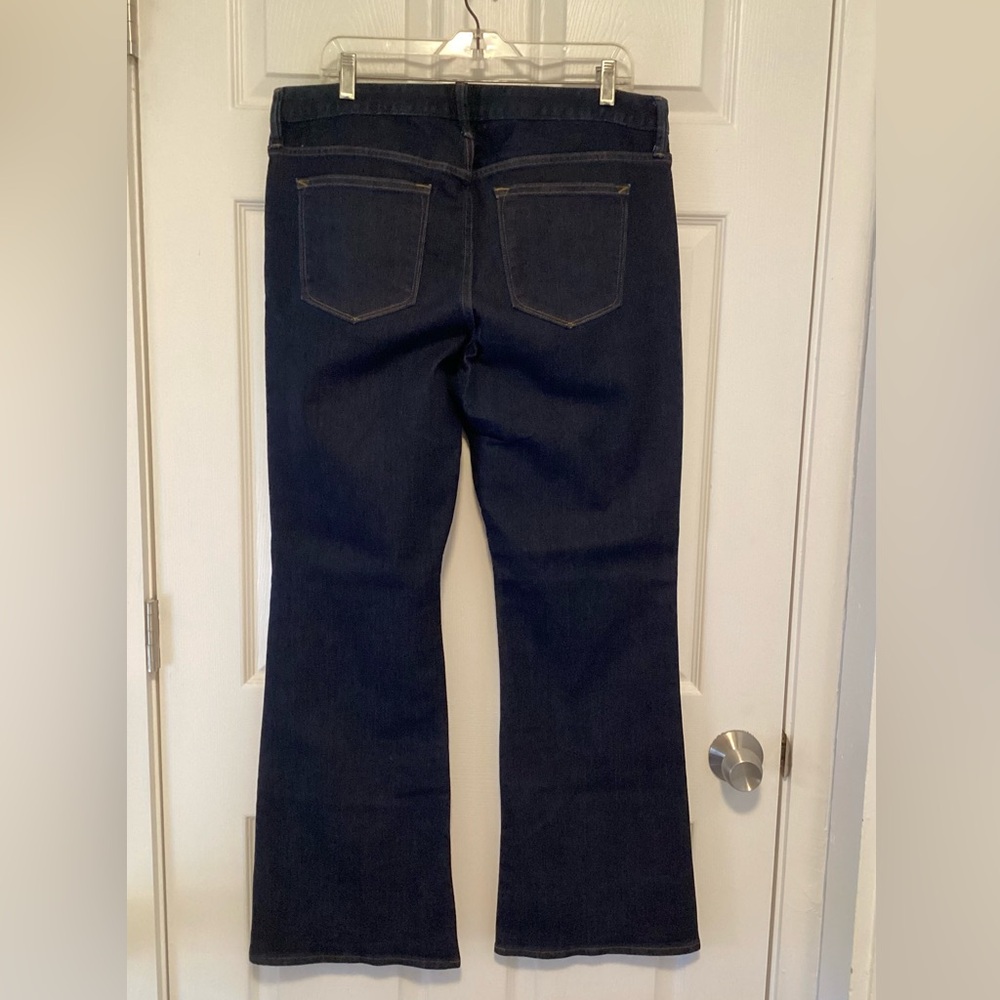 Like New GAP Women’s Long and Lean 32R Dark Rinse Denim - Picture 3 of 7